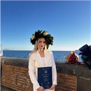 Laureata in lingue, impartisce ripetizioni di tedesco a studenti